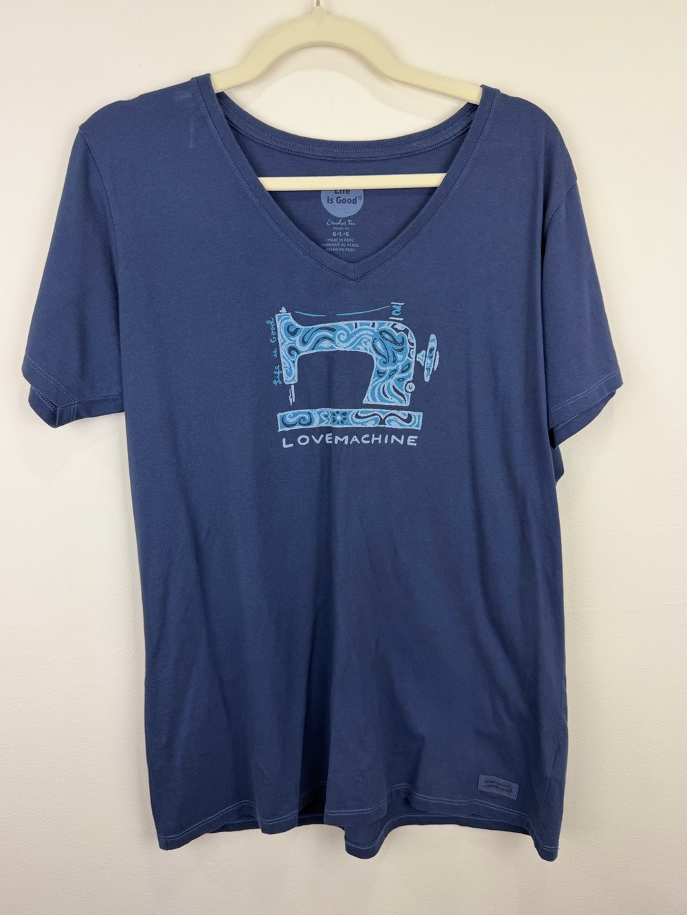 Life is Good Women’s Love Machine Sewing Graphic Crusher Tee Blue L